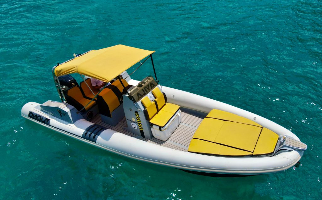 Avila Tuono Type 7 Rent a boat 8 meters Santa